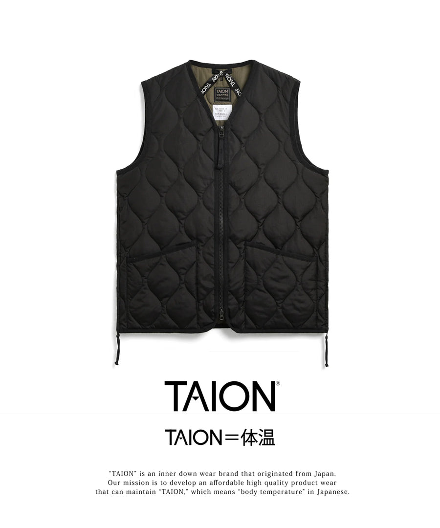 〈TAION〉[UNISEX] ミリタリー Vネックジップ ダウンベスト(TAION-001ZML-1)